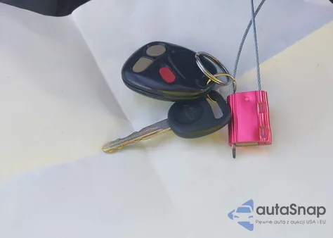 2000 Chevrolet Silverado 1500 Ls z USA, uszkodzony, nr VIN 1GCEC19T0YZ115267